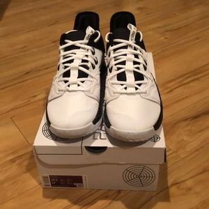 New in box Nike Paul George 3 shoes